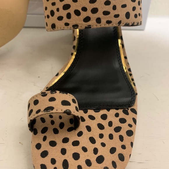 Cheetah Print Toe Loop Heels - Picture 4 of 5
